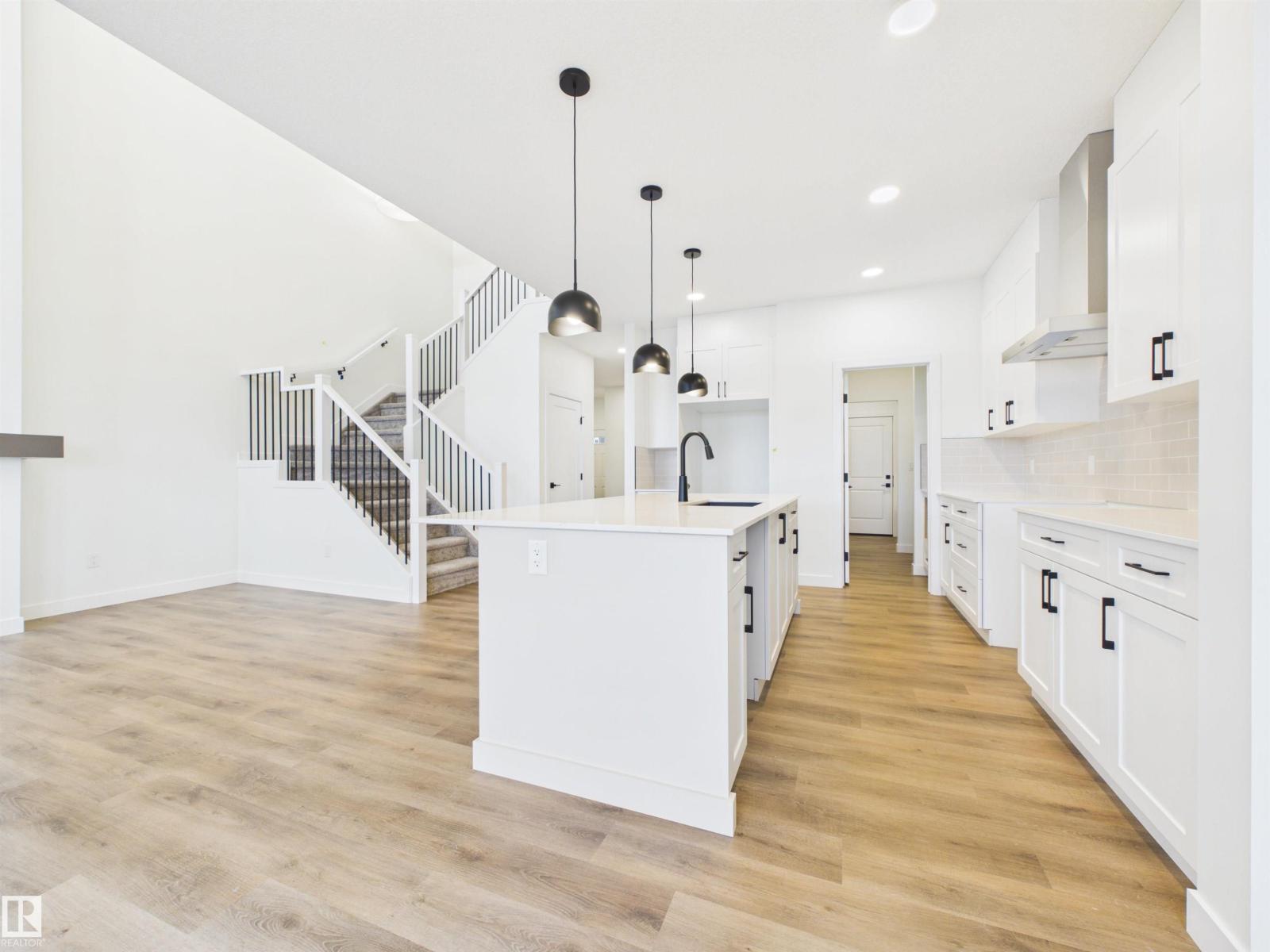 120 CALEDON CR