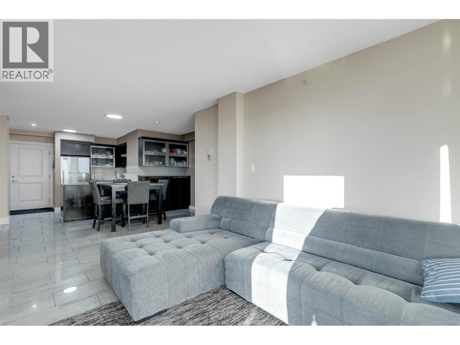 206 3811 Hastings Street, Burnaby, British Columbia  V5C 6V2 - Photo 4 - R3173023