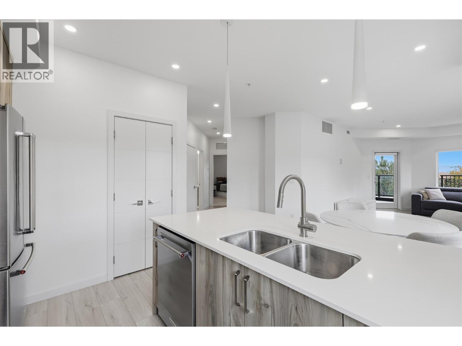 1405 SPRINGHILL Drive Unit# 2103