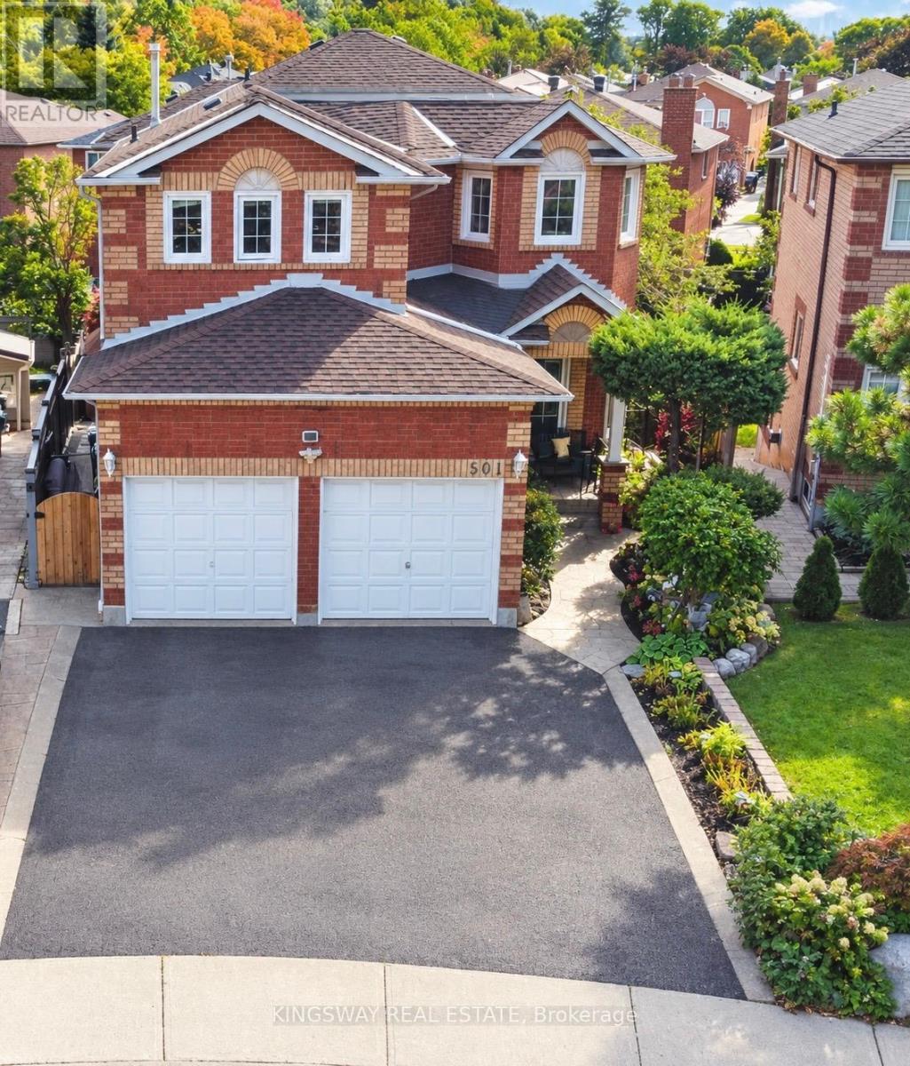 501 Ashprior Avenue, Mississauga, Ontario L5R 3N1 - Photo 1 - W13866810