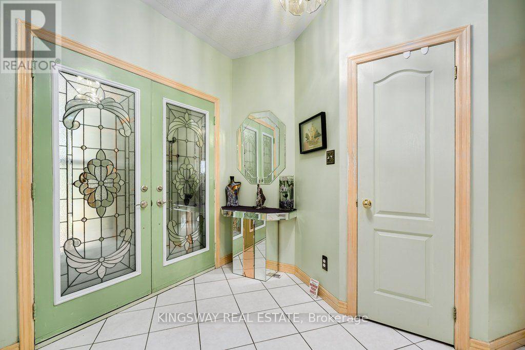 501 Ashprior Avenue, Mississauga, Ontario L5R 3N1 - Photo 7 - W13866810