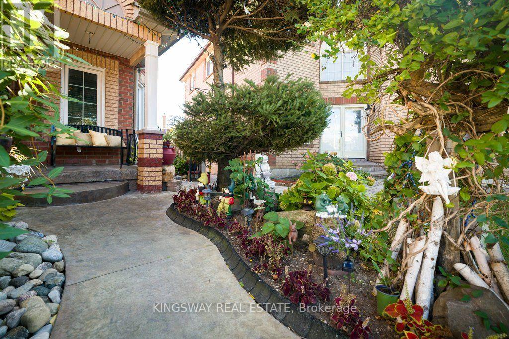 501 Ashprior Avenue, Mississauga, Ontario L5R 3N1 - Photo 4 - W13866810