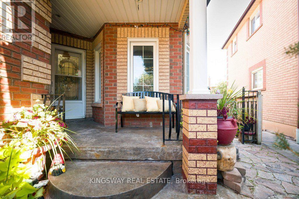 501 Ashprior Avenue, Mississauga, Ontario L5R 3N1 - Photo 5 - W13866810