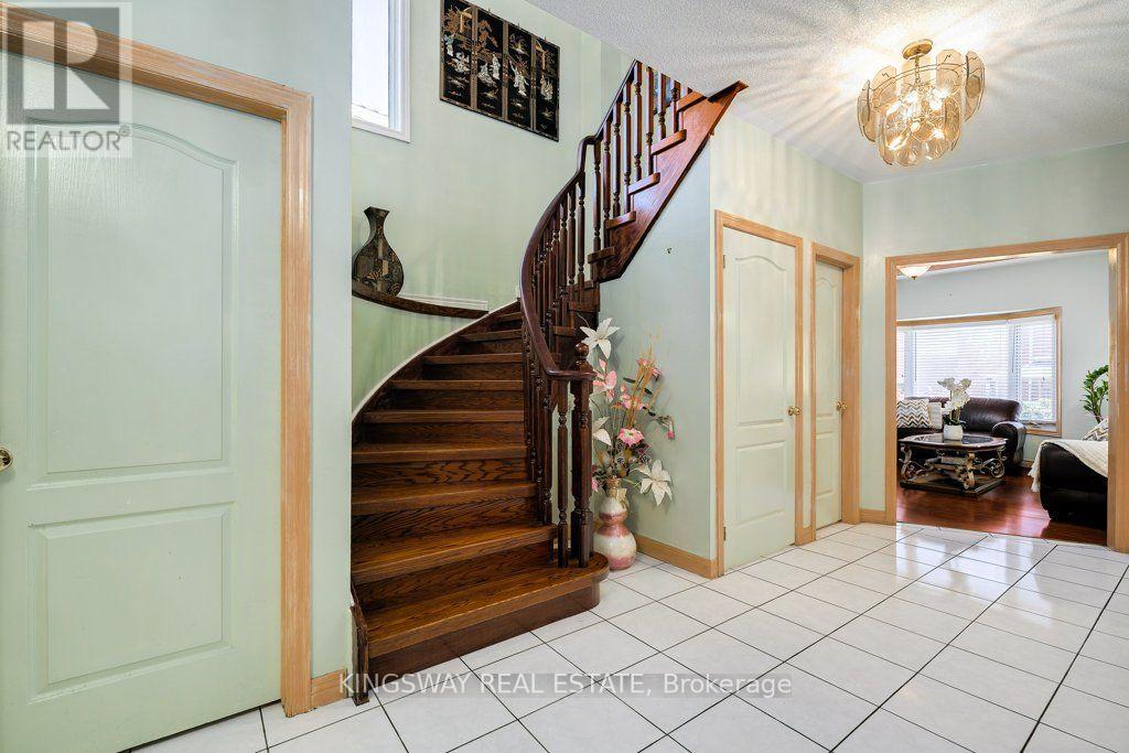 501 Ashprior Avenue, Mississauga, Ontario L5R 3N1 - Photo 8 - W13866810
