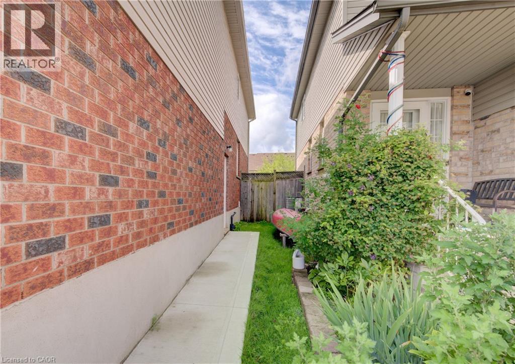1064 Copper Leaf Crescent, Kitchener, Ontario  N2E 3W4 - Photo 35 - 40860661