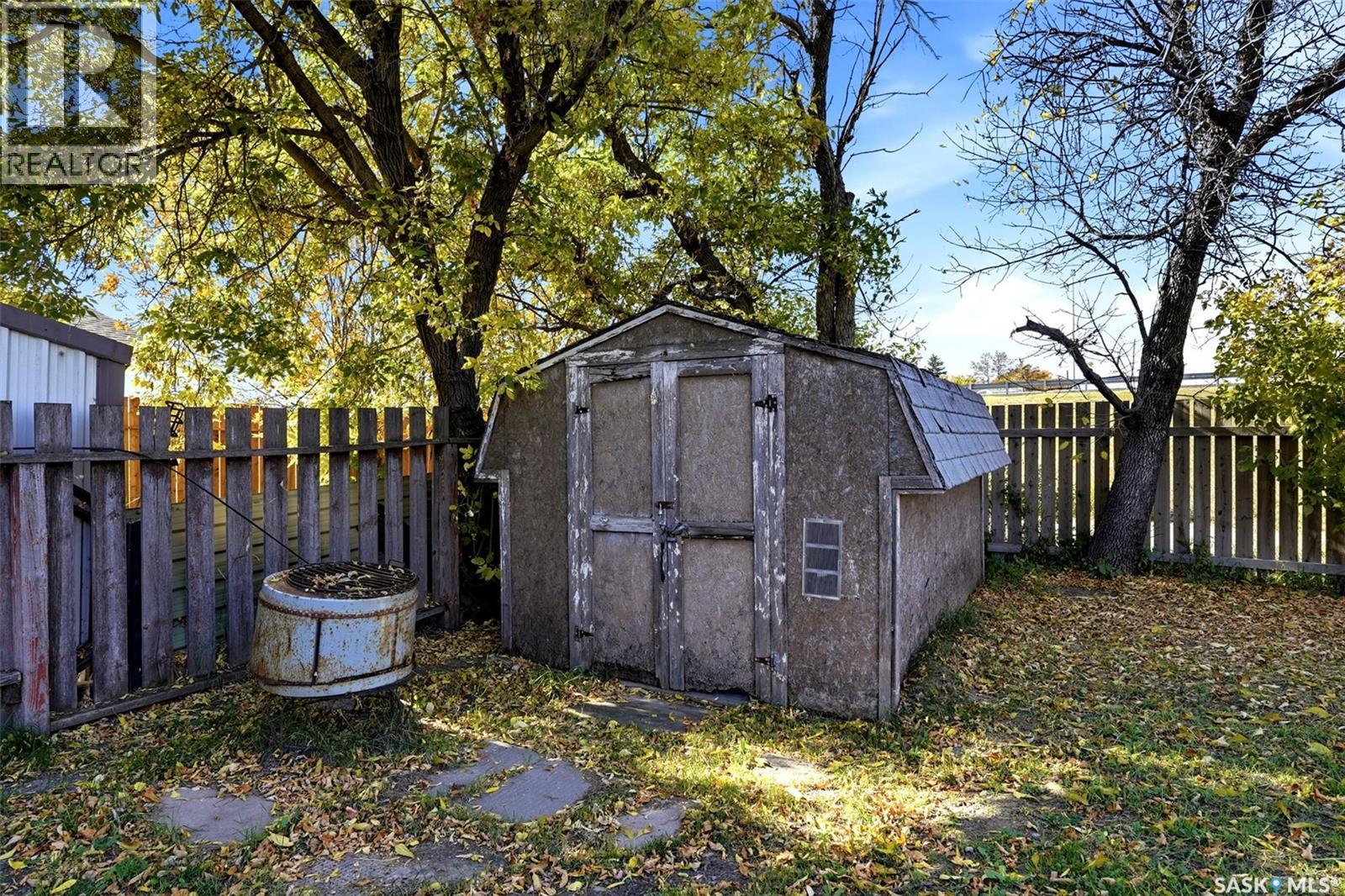 1502 Grosvenor Street, Regina, Saskatchewan  S4N 4C6 - Photo 28 - SK050567