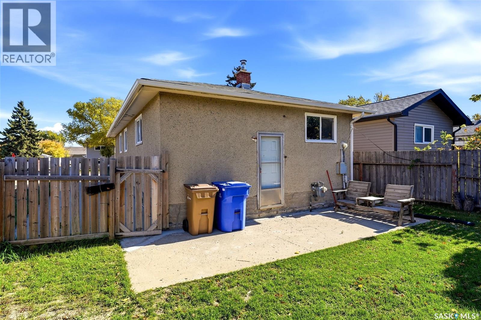 1502 Grosvenor Street, Regina, Saskatchewan  S4N 4C6 - Photo 30 - SK050567
