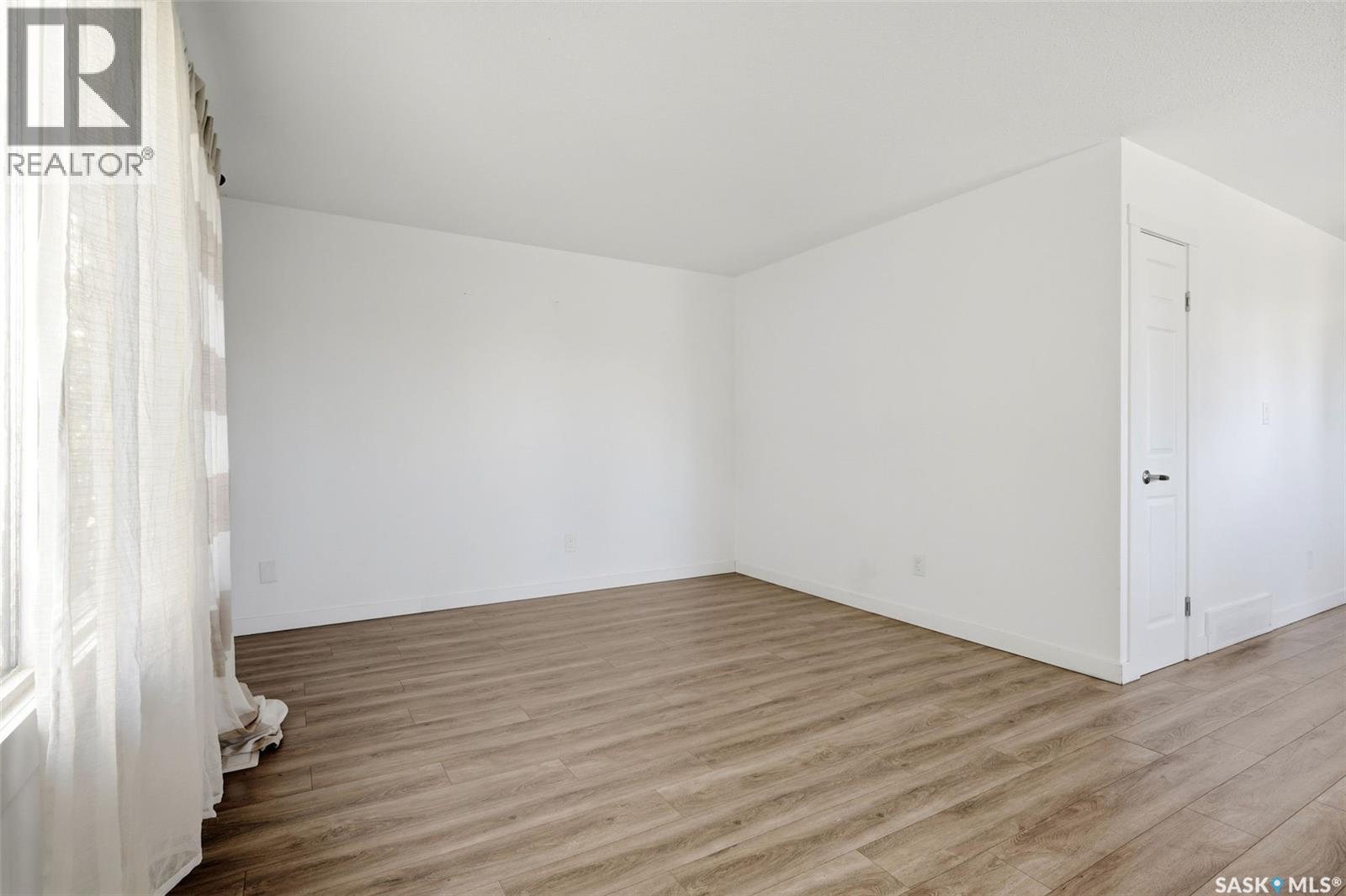 1502 Grosvenor Street, Regina, Saskatchewan  S4N 4C6 - Photo 6 - SK050567