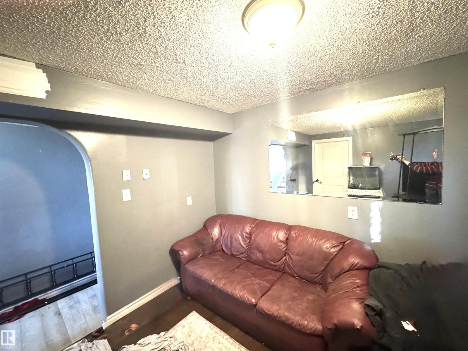 8108 124 AV NW