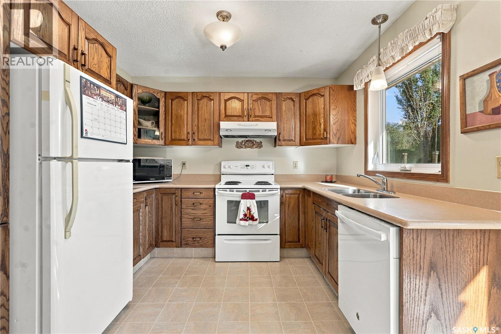 518 Bronson Crescent, Saskatoon, Saskatchewan  S7J 5E3 - Photo 10 - SK050415
