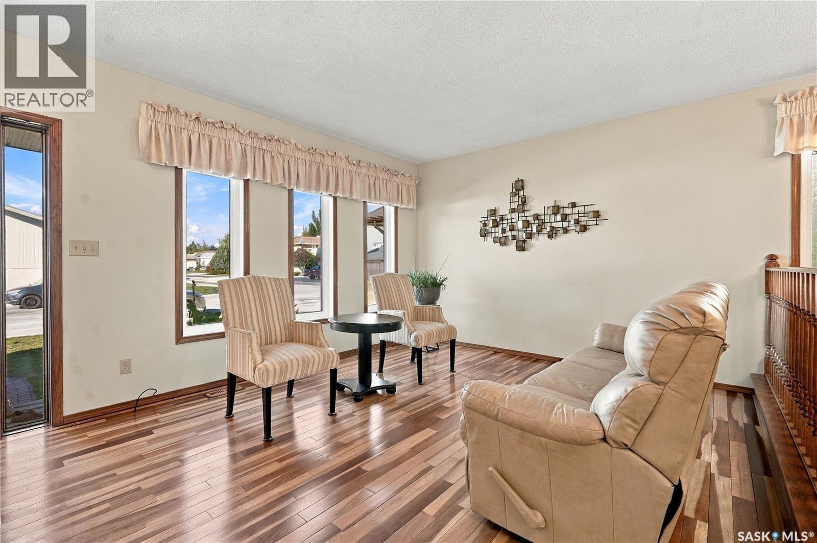 518 Bronson Crescent, Saskatoon, Saskatchewan  S7J 5E3 - Photo 6 - SK050415