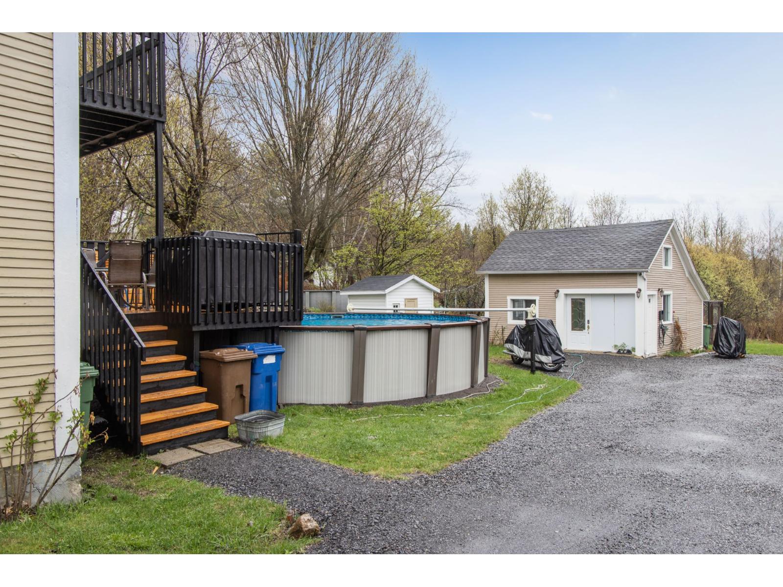 74-76 Rue Principale N. Sutton Quebec Canada J0E2K0 2
