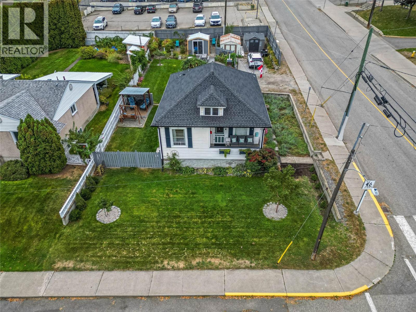 905 MUNRO Street