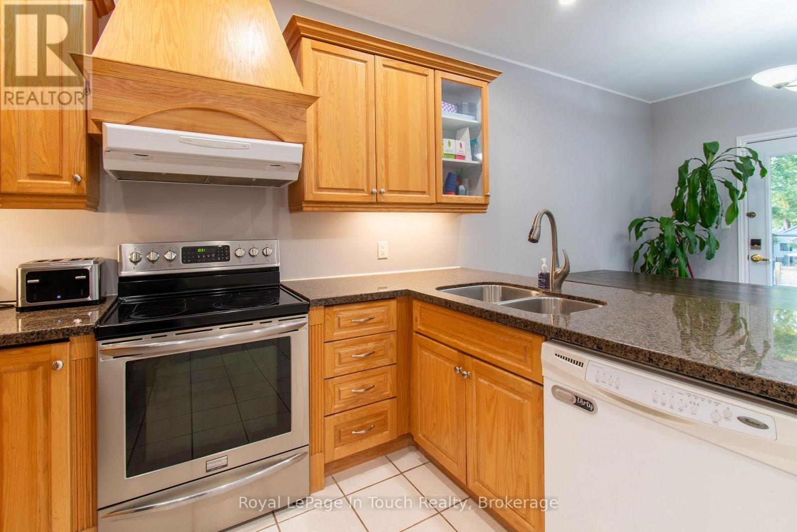 58 Oliver Drive, Tiny, Ontario  L0L 2J0 - Photo 18 - S13873588