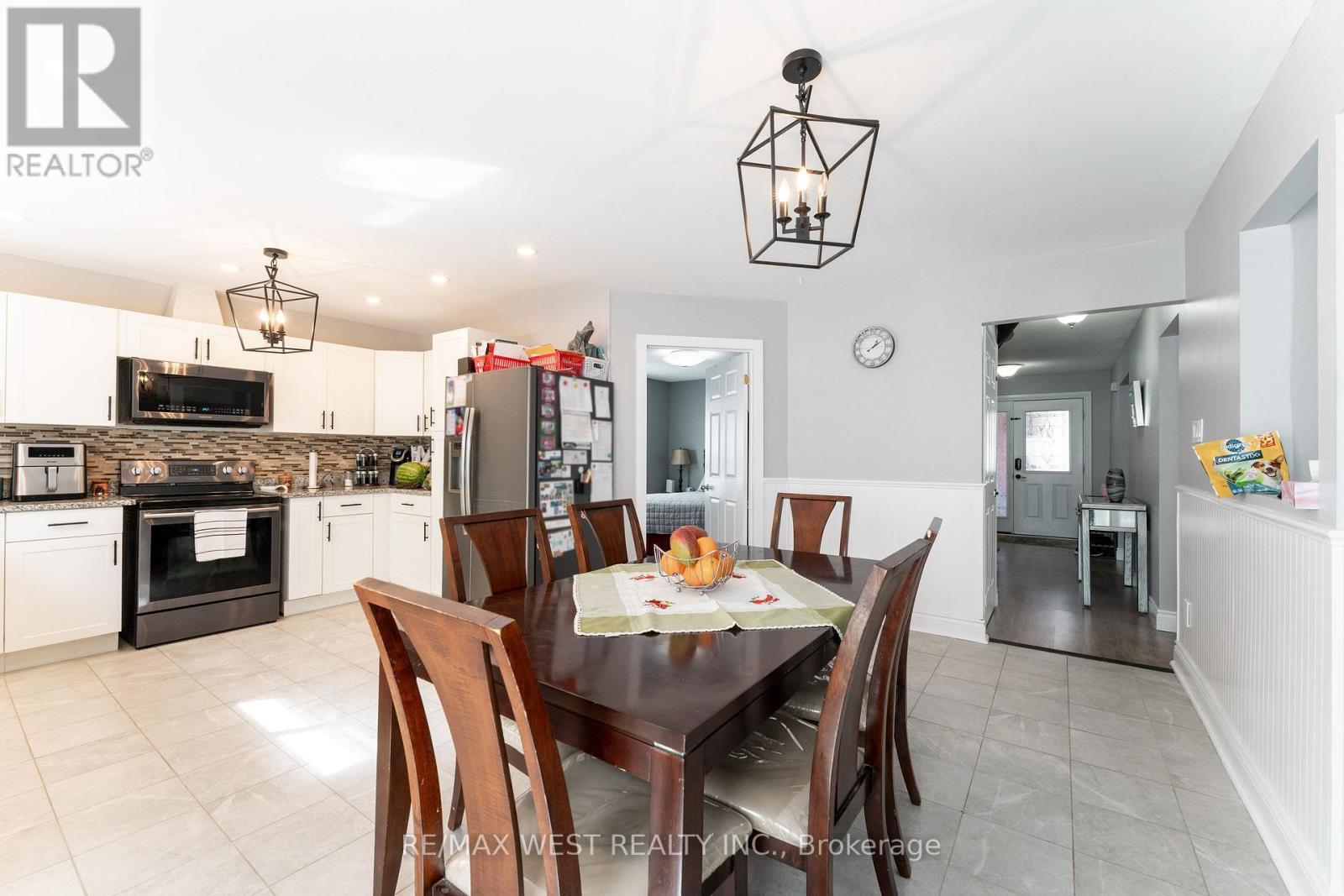 19 Moore Place, Barrie (Letitia Heights), Ontario  L4N 6N6 - Photo 10 - S13873532