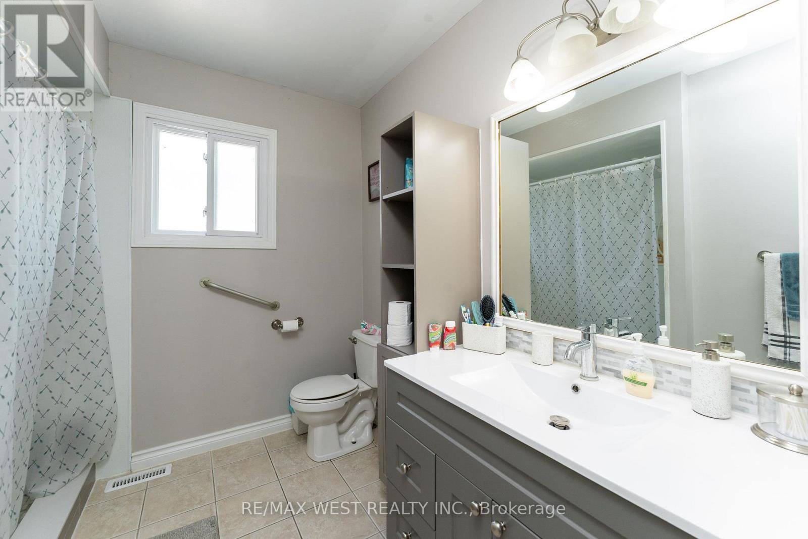 19 Moore Place, Barrie (Letitia Heights), Ontario  L4N 6N6 - Photo 15 - S13873532