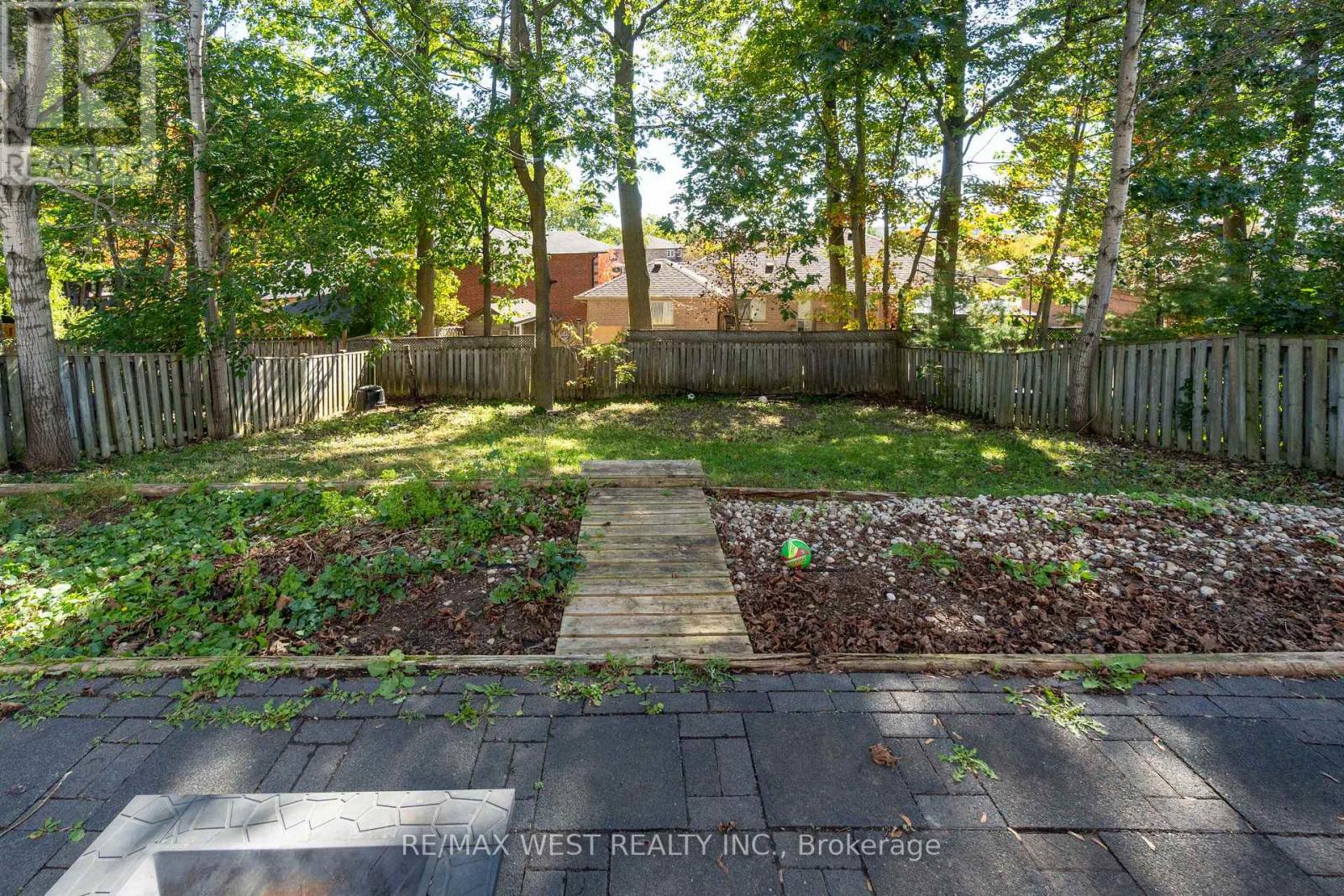 19 Moore Place, Barrie (Letitia Heights), Ontario  L4N 6N6 - Photo 25 - S13873532