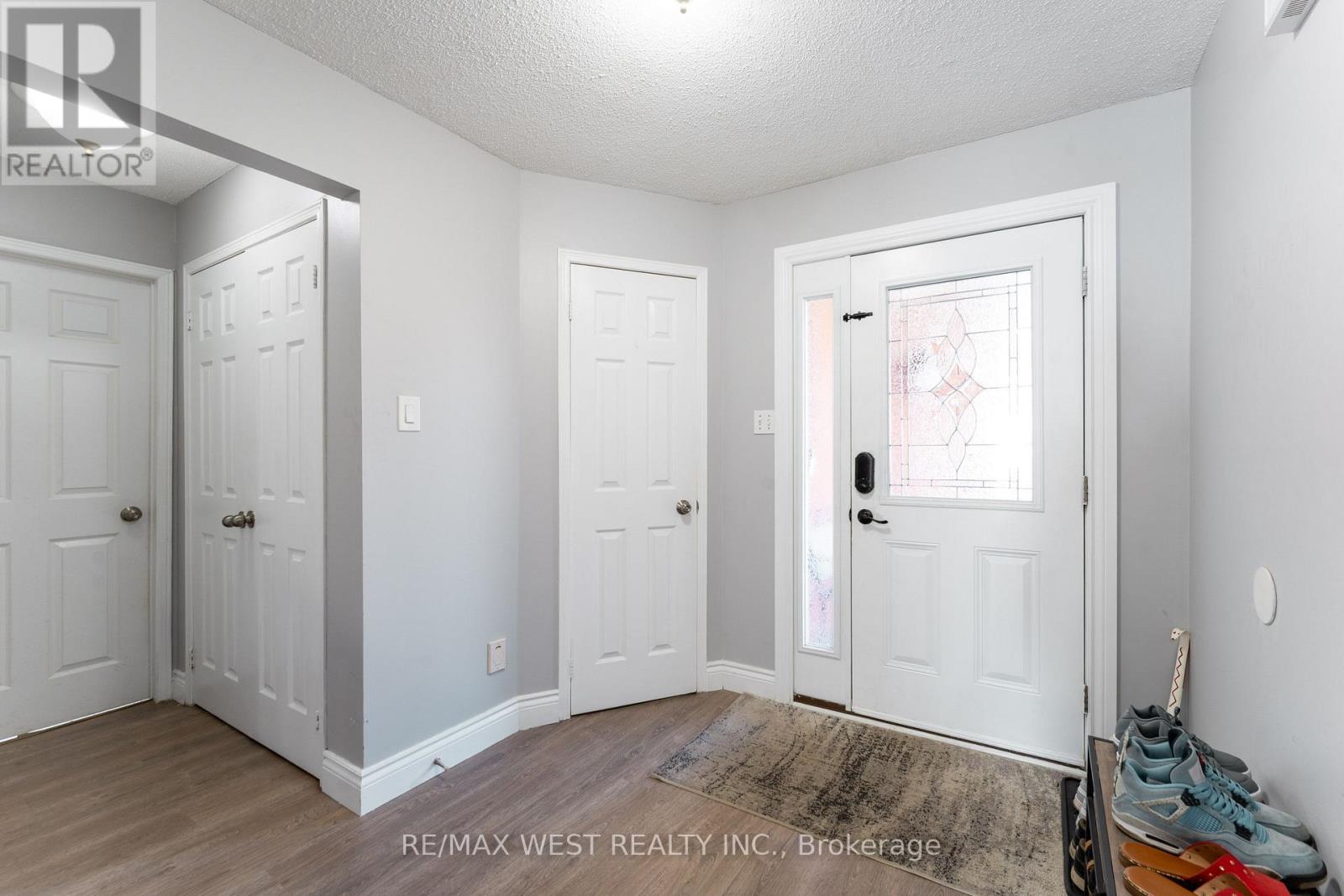 19 Moore Place, Barrie (Letitia Heights), Ontario  L4N 6N6 - Photo 3 - S13873532
