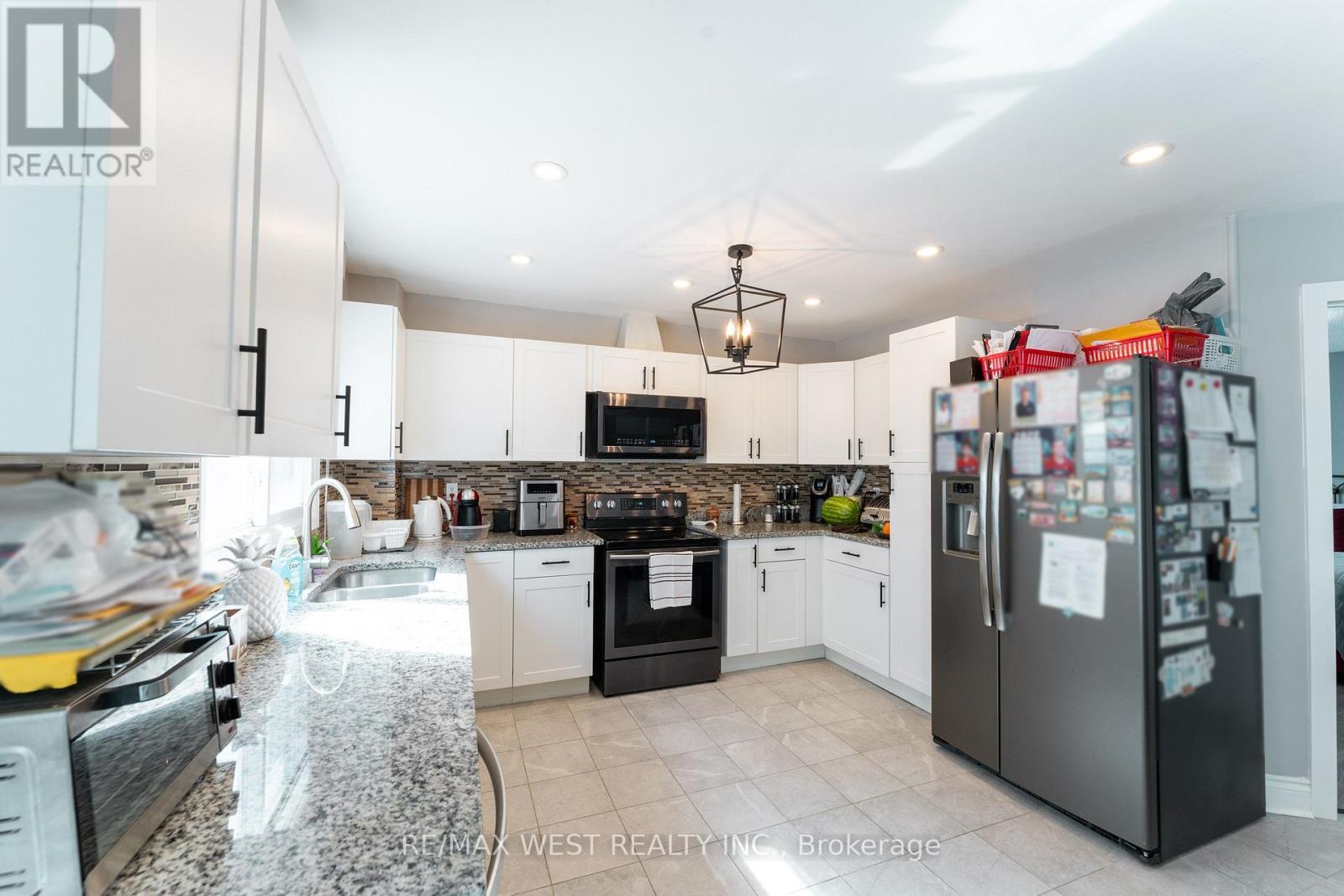 19 Moore Place, Barrie (Letitia Heights), Ontario  L4N 6N6 - Photo 8 - S13873532
