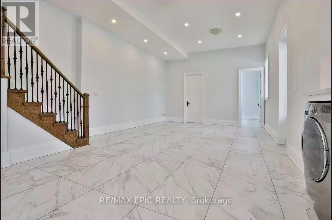 36 Sussex Avenue, Richmond Hill, Ontario  L4C 2E6 - Photo 2 - N13849394