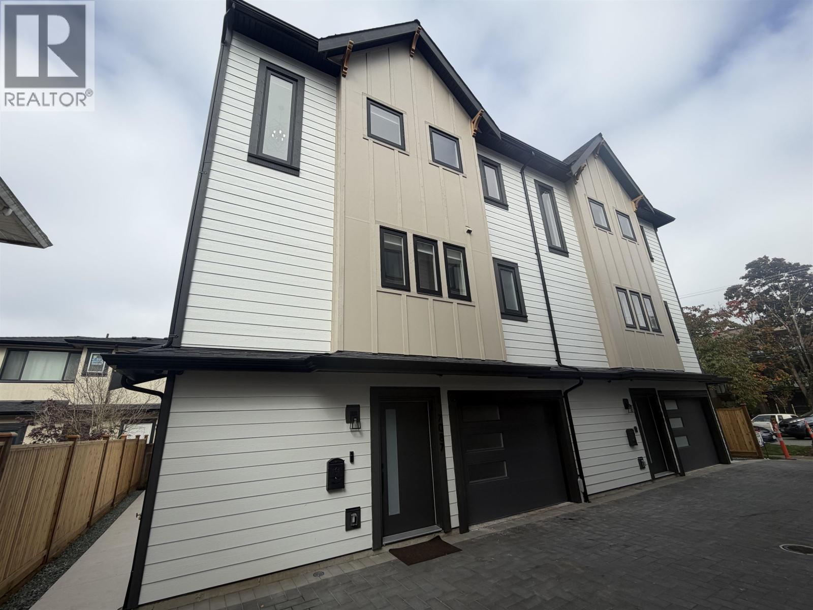 1 7087 MARY AVENUE, Burnaby, British Columbia