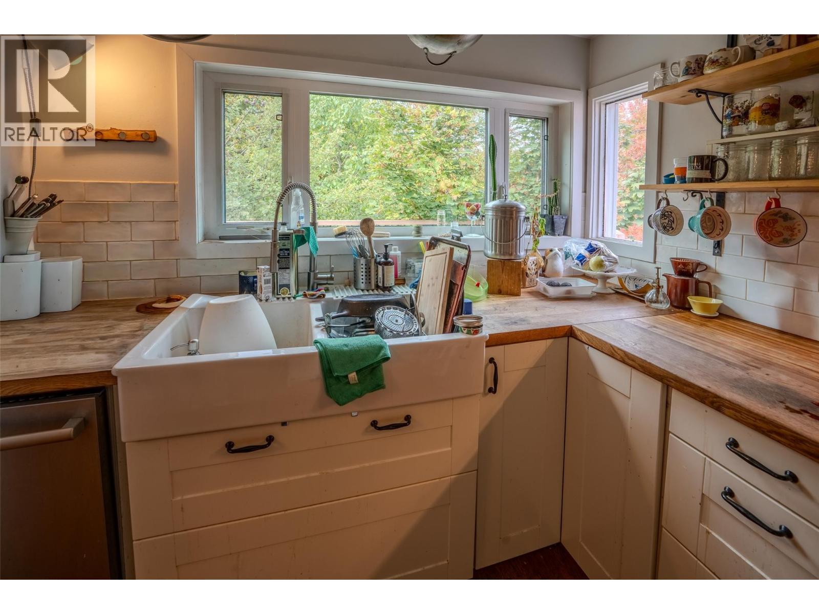 1424 Falls Street, Nelson, British Columbia  V1L 1J4 - Photo 2 - 10402900