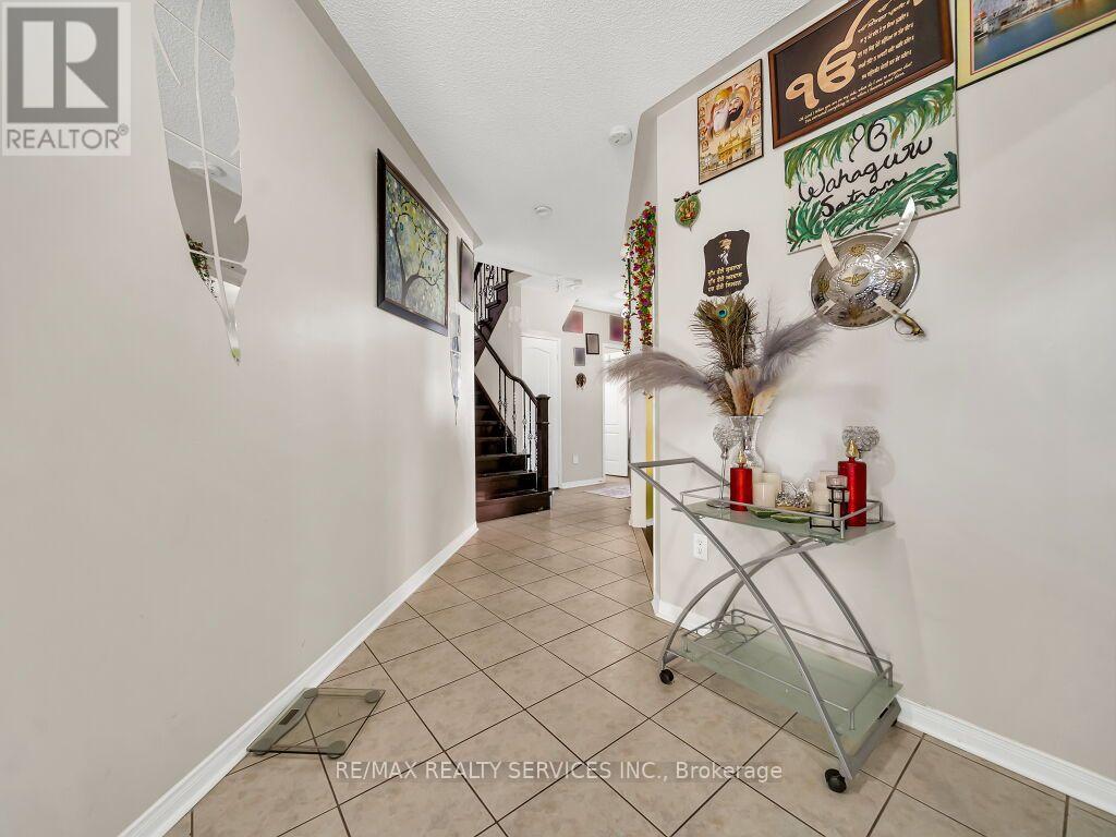 69 Binder Twine Trail, Brampton, Ontario  L6X 4T2 - Photo 4 - W13873562
