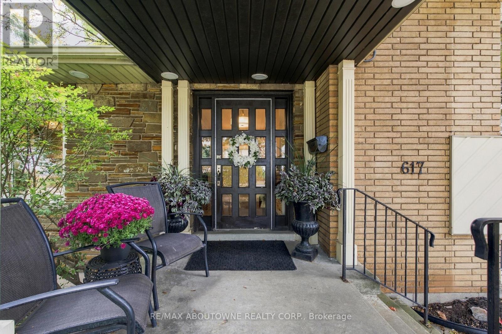 617 Scenic Drive, Hamilton, Ontario  L9C 1H2 - Photo 4 - X13873546