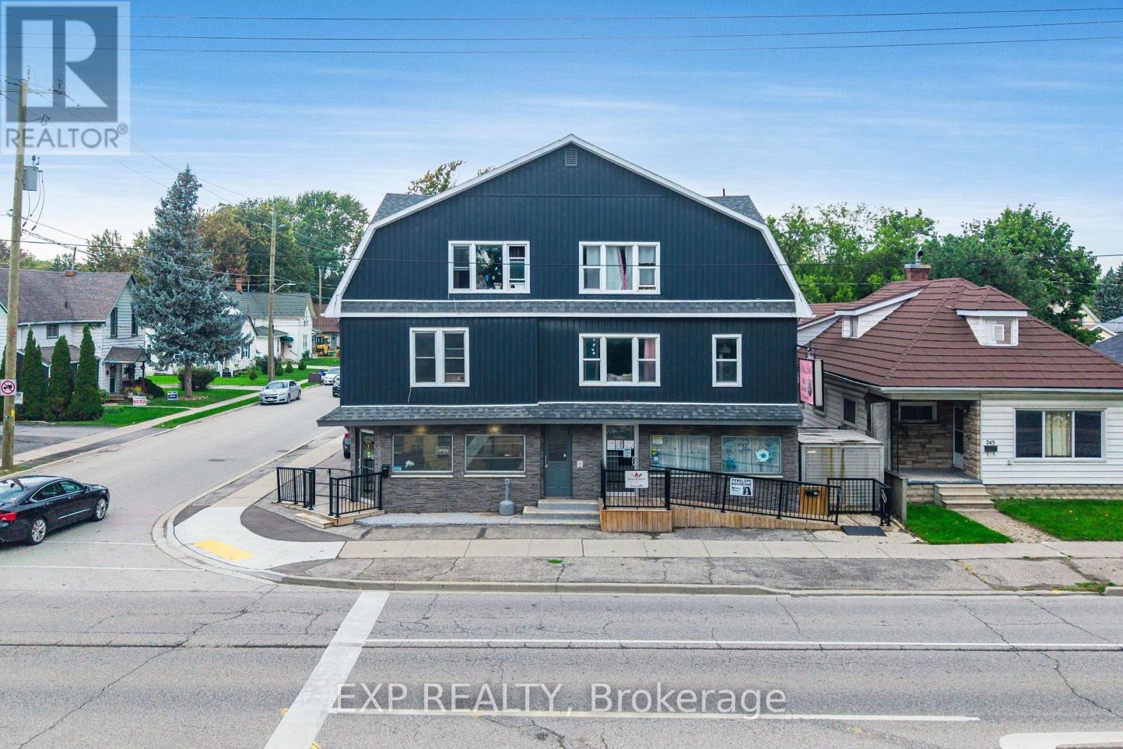 241 Grand Avenue E, Chatham-Kent, Ontario  N7L 1W7 - Photo 1 - X13873574