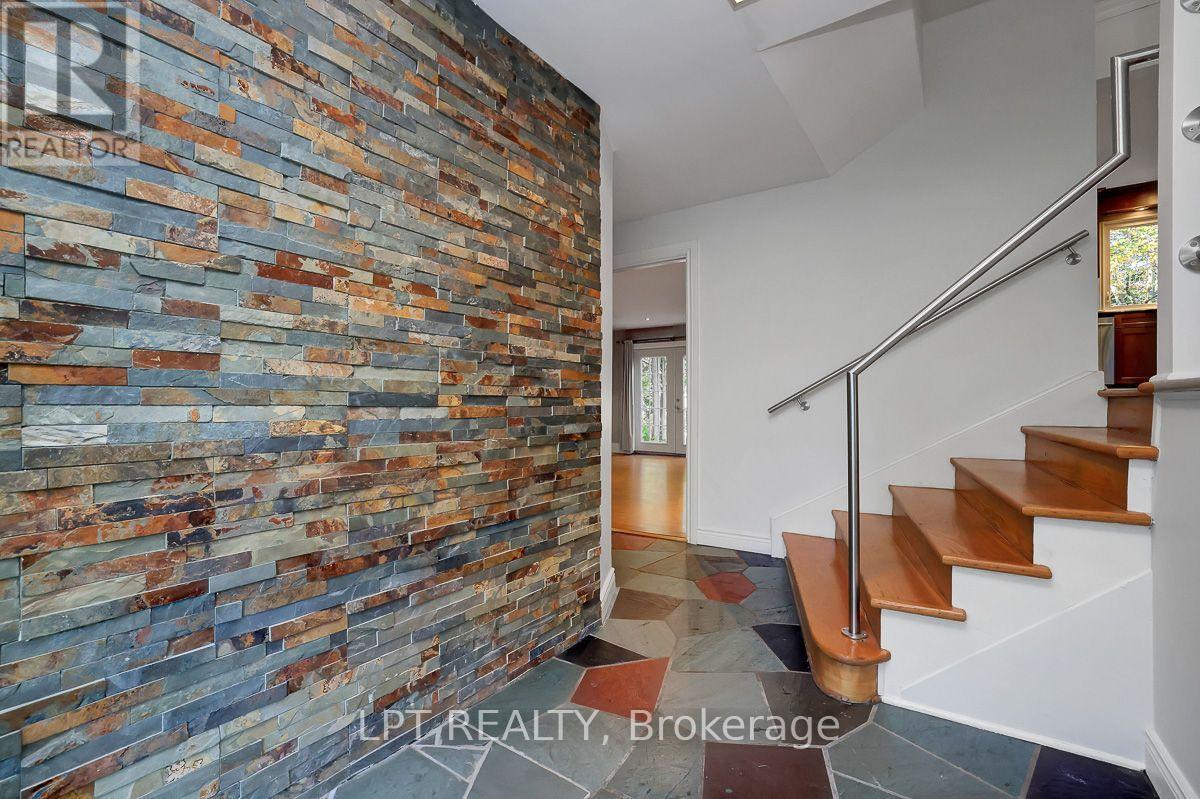 123 Dorothea Drive, Ottawa, Ontario  K1V 7C6 - Photo 3 - X13873056