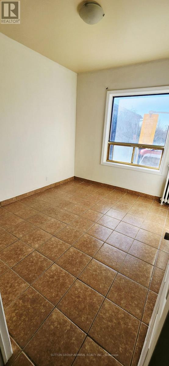 Upper 1 - 1040a St Clair Avenue, Toronto, Ontario M6E 1A5 - Photo 6 - C13873272