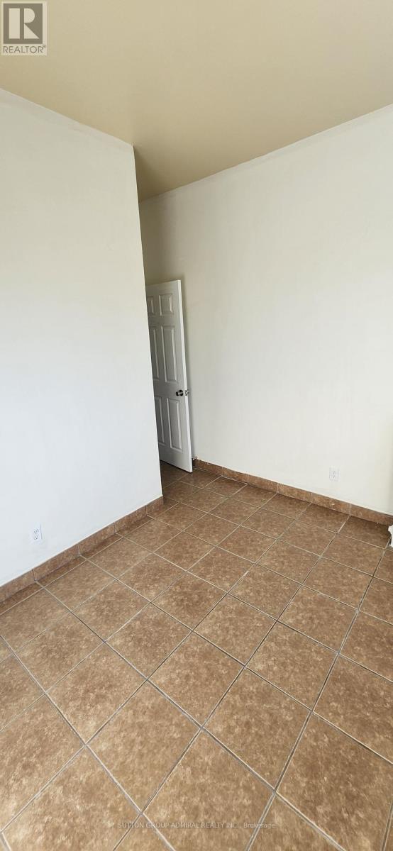 Upper 1 - 1040a St Clair Avenue, Toronto, Ontario M6E 1A5 - Photo 8 - C13873272