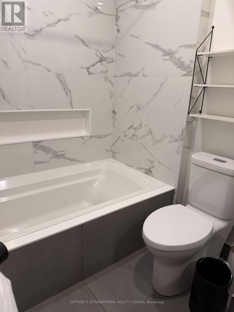 21 Hillcrest Park, Toronto, Ontario M4X 1E8 - Photo 11 - C13871778
