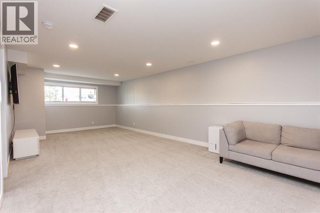 17 Charles Avenue, Red Deer, Alberta  T4P 0L8 - Photo 15 - A2348242
