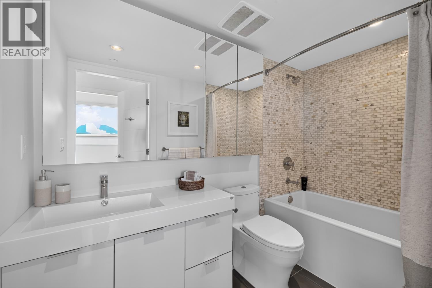 509 238 W BROADWAY