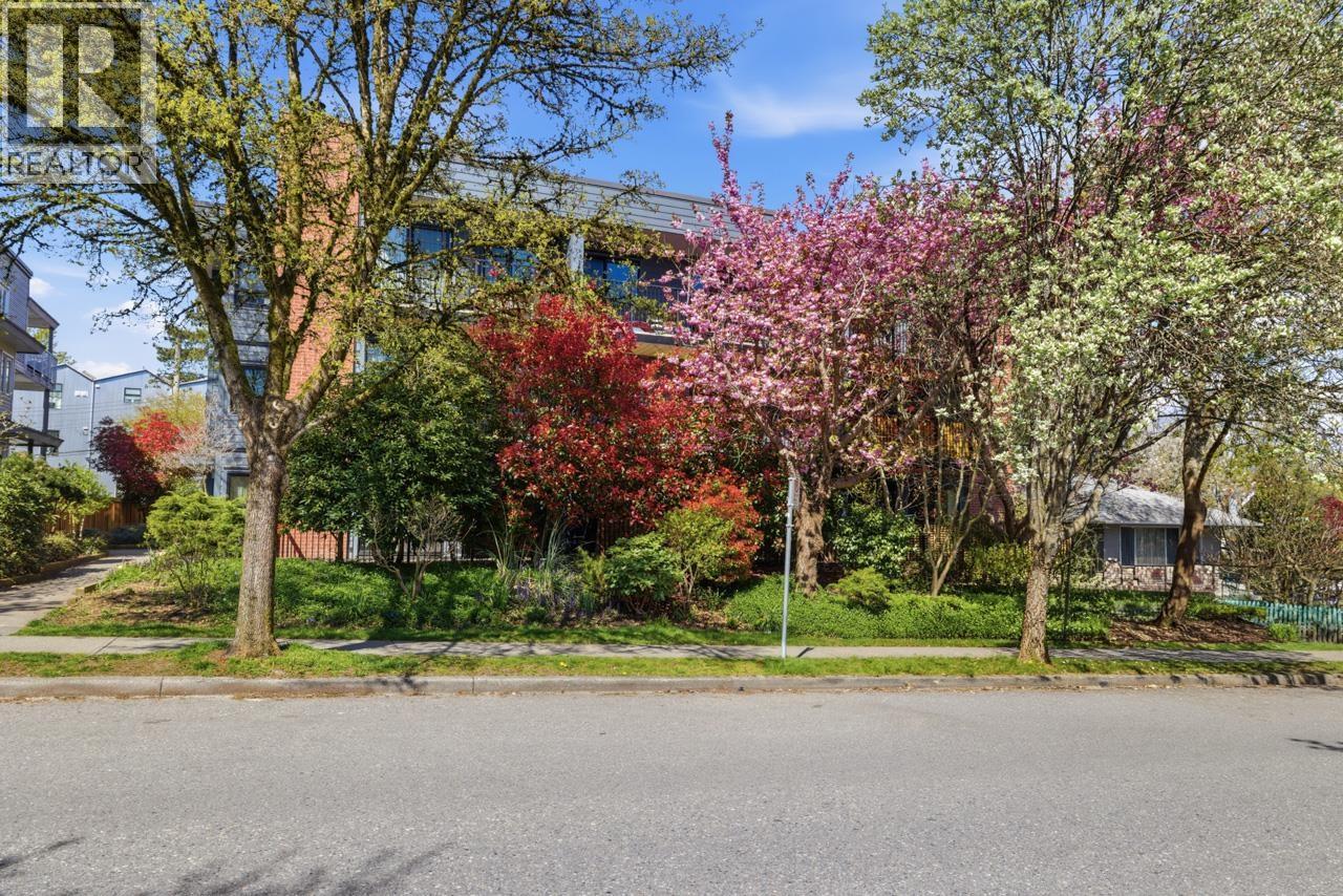 201 1365 E 7 AVENUE