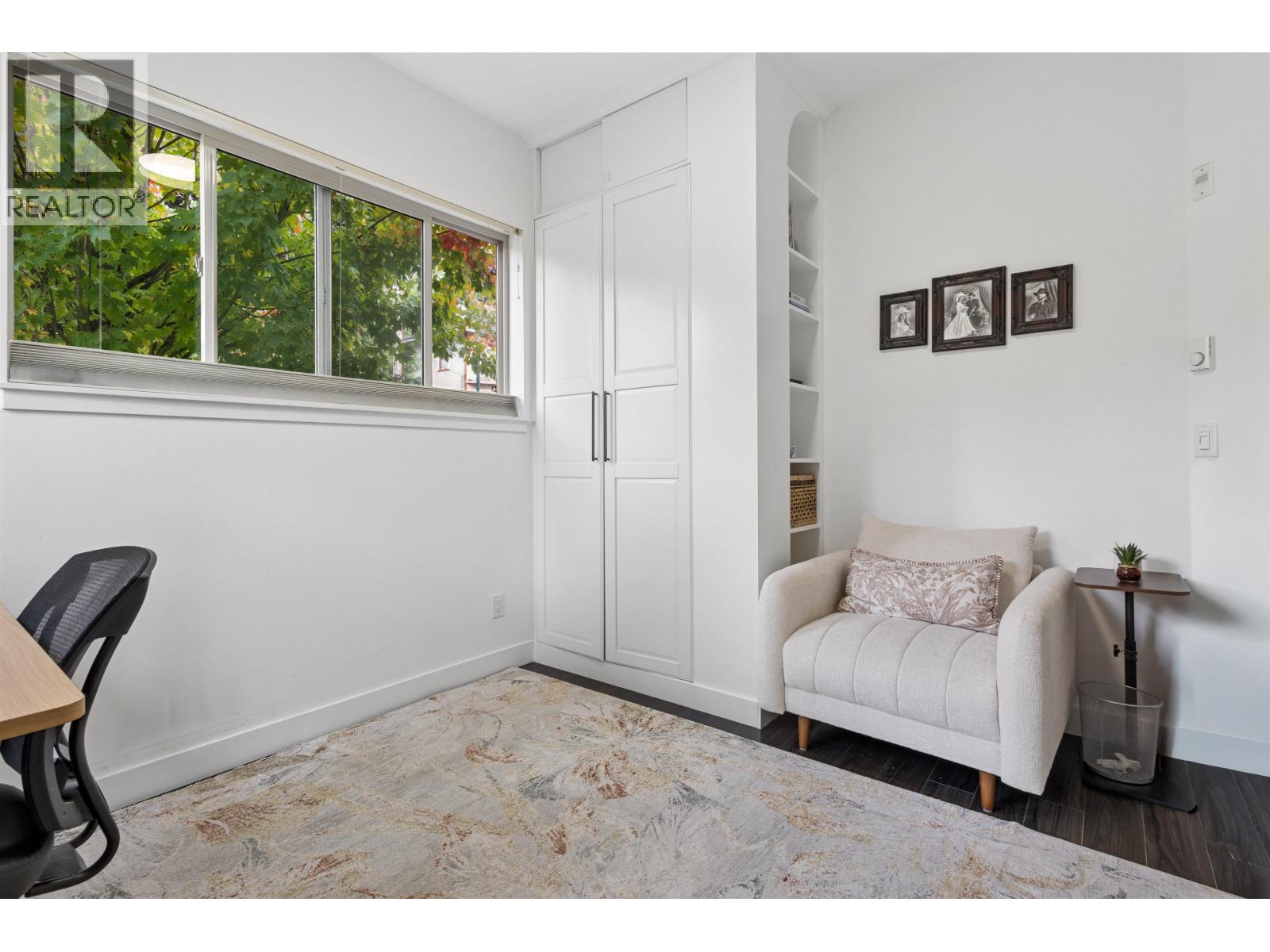 881 SALSBURY DRIVE