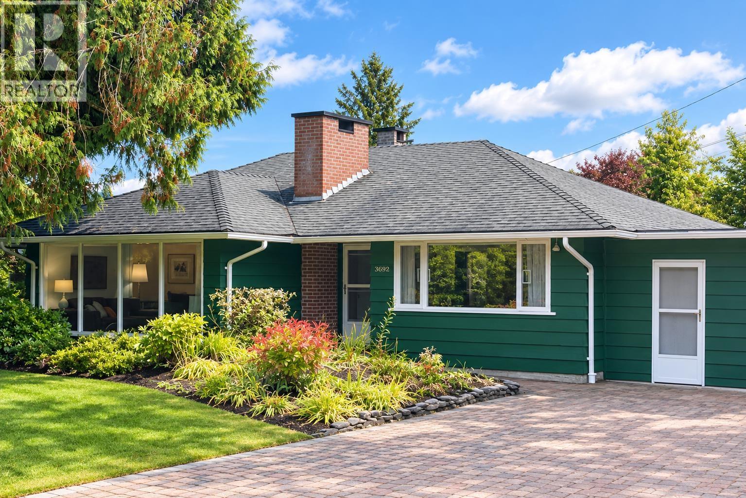 3692 Sunnycrest Drive, North Vancouver, British Columbia  V7R 3C6 - Photo 1 - R3173480