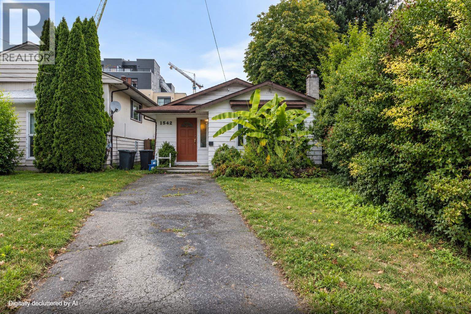 1542 Bond Street, North Vancouver, British Columbia  V7J 1E7 - Photo 1 - R3173494
