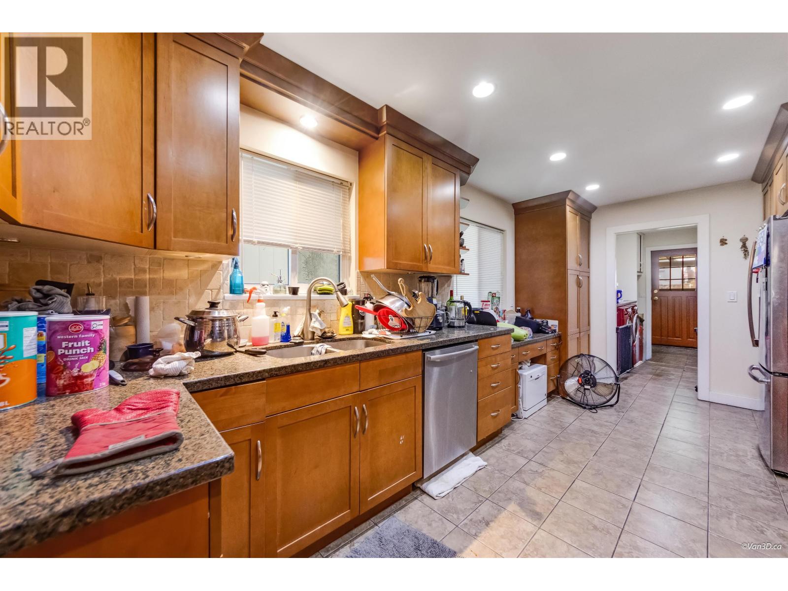 1542 Bond Street, North Vancouver, British Columbia  V7J 1E7 - Photo 4 - R3173494