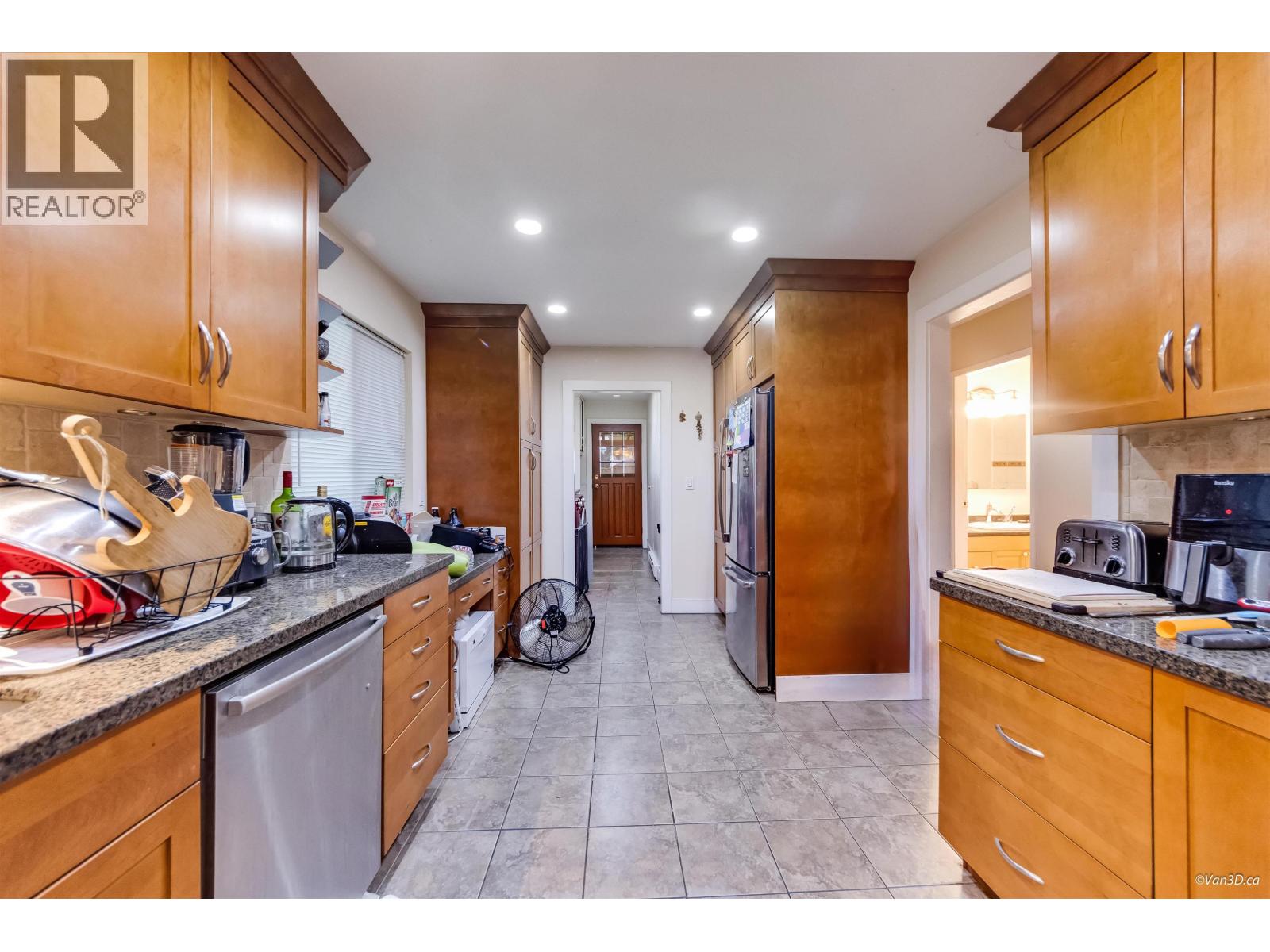 1542 Bond Street, North Vancouver, British Columbia  V7J 1E7 - Photo 9 - R3173494