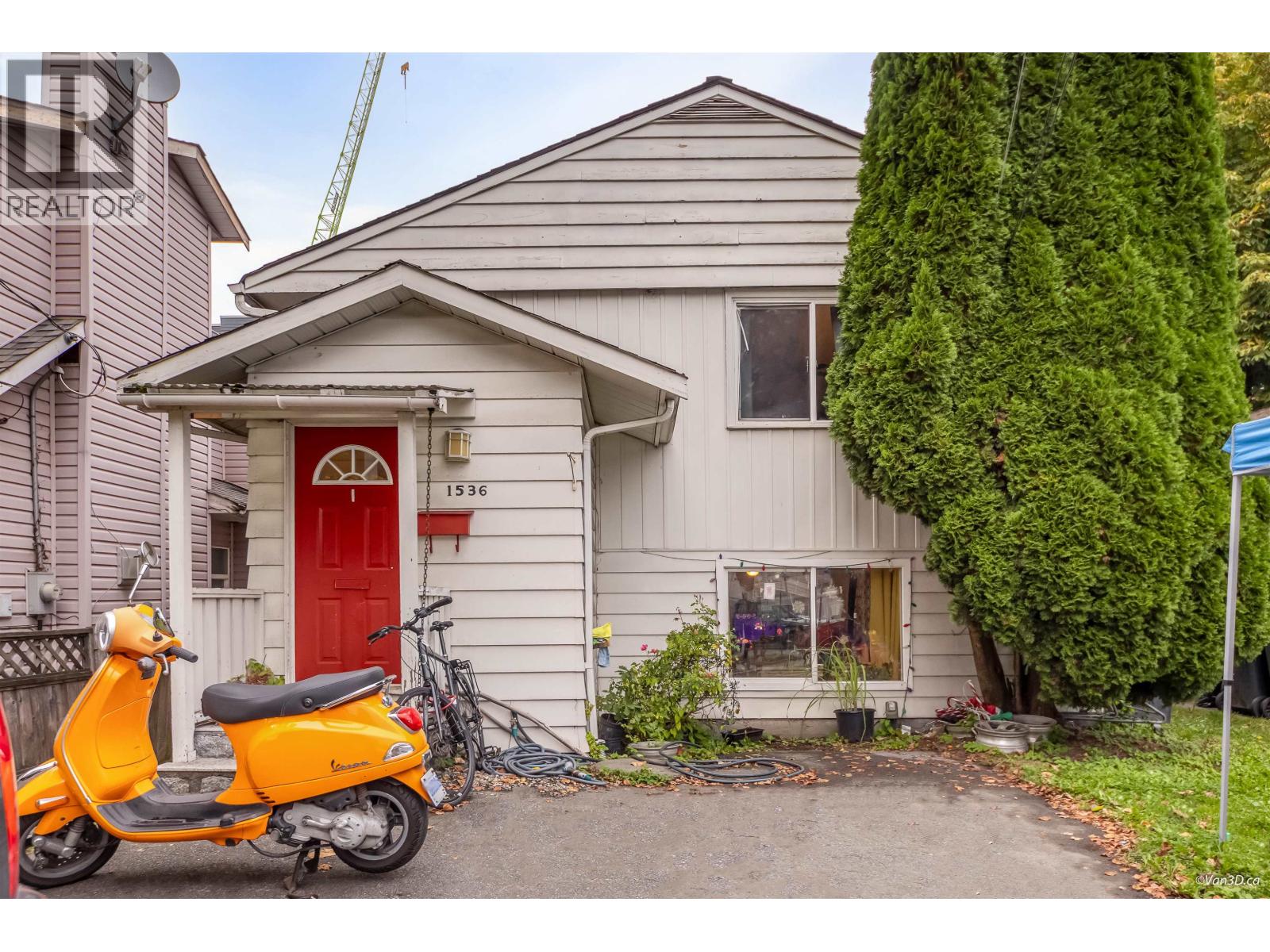 1536 Bond Street, North Vancouver, British Columbia  V7J 1E7 - Photo 1 - R3173497