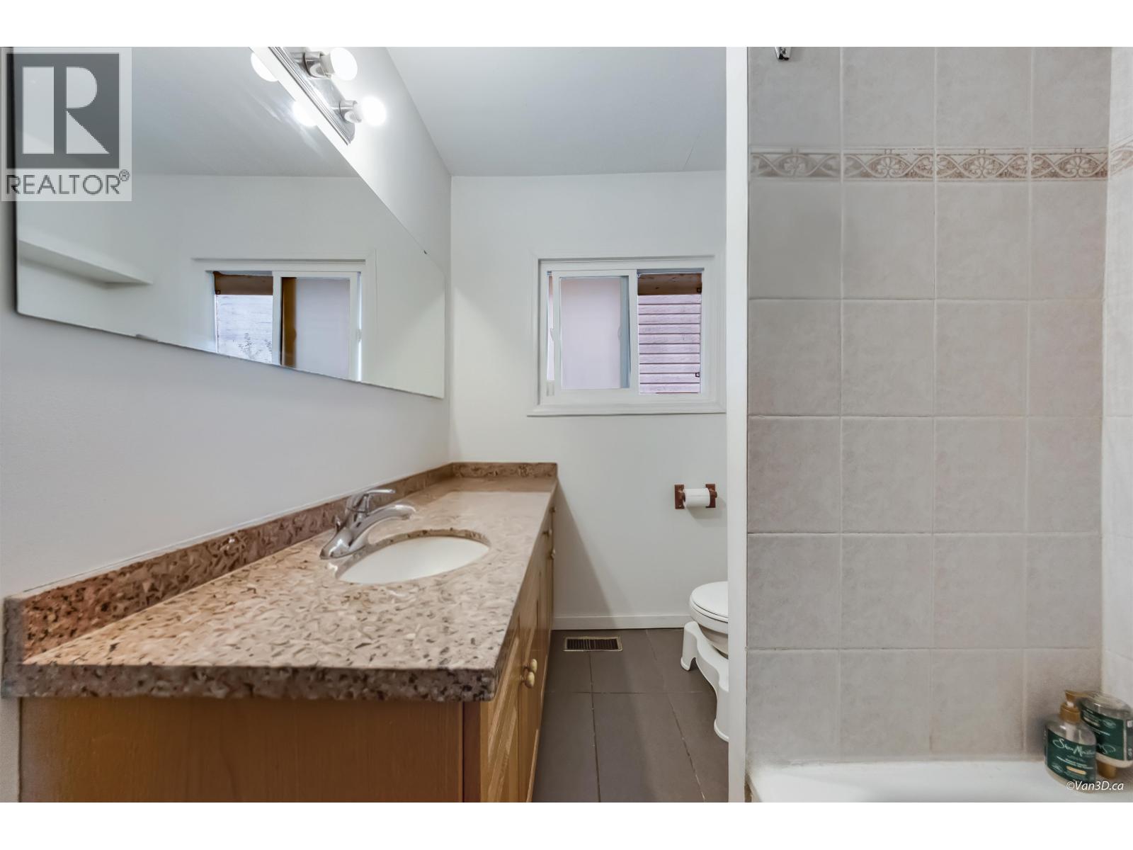 1536 Bond Street, North Vancouver, British Columbia  V7J 1E7 - Photo 12 - R3173497