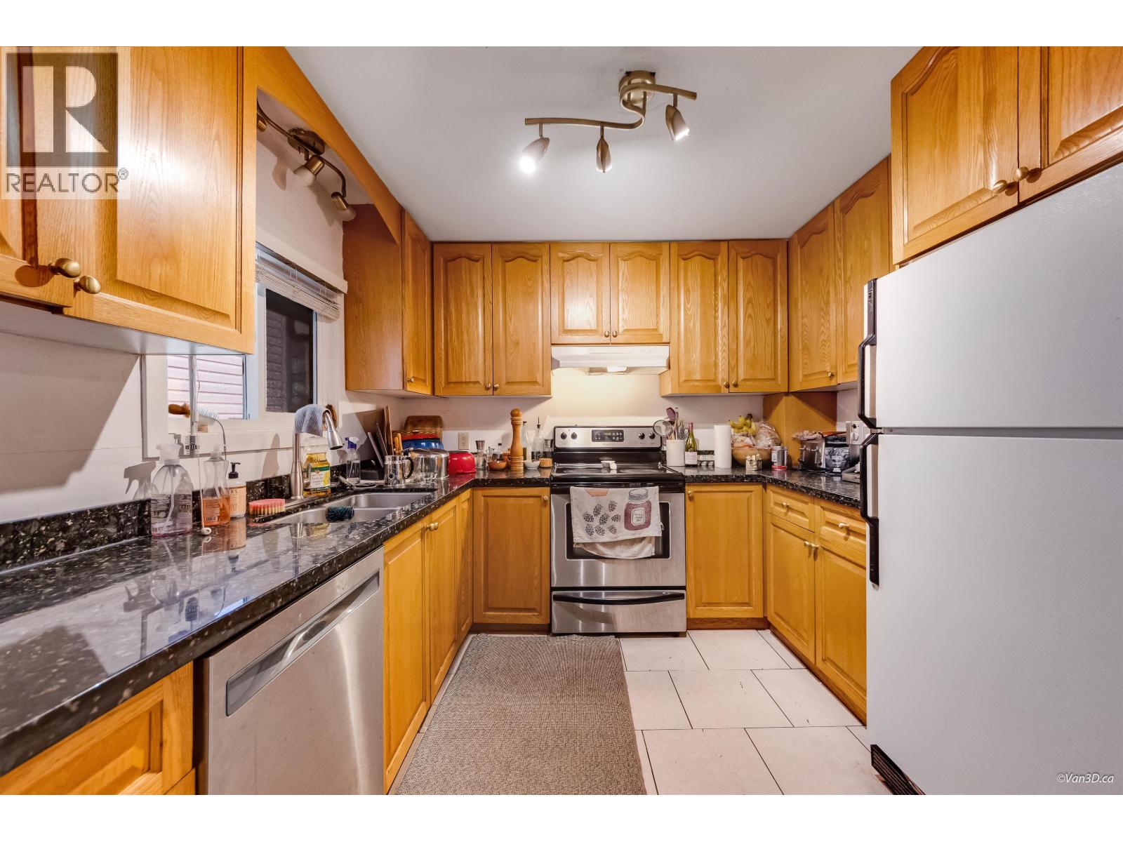 1536 Bond Street, North Vancouver, British Columbia  V7J 1E7 - Photo 9 - R3173497