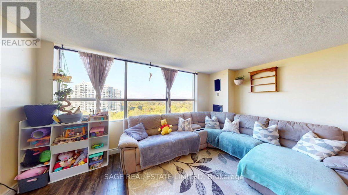 40 Panorama Court, Toronto, Ontario  M9V 4M1 - Photo 3 - W13873696
