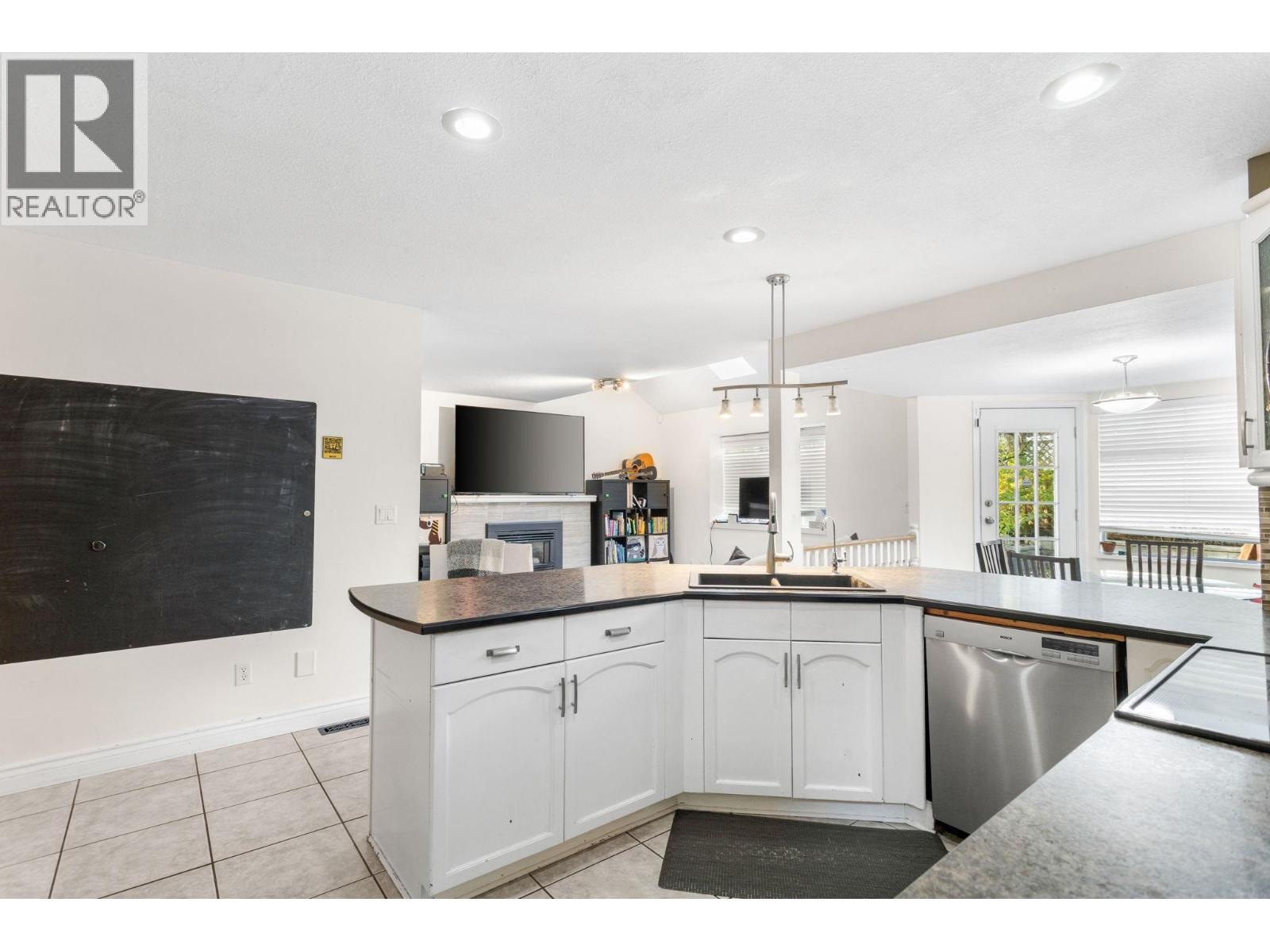 1147 Earls Court, Port Coquitlam, British Columbia  V3C 5N7 - Photo 13 - R3173360