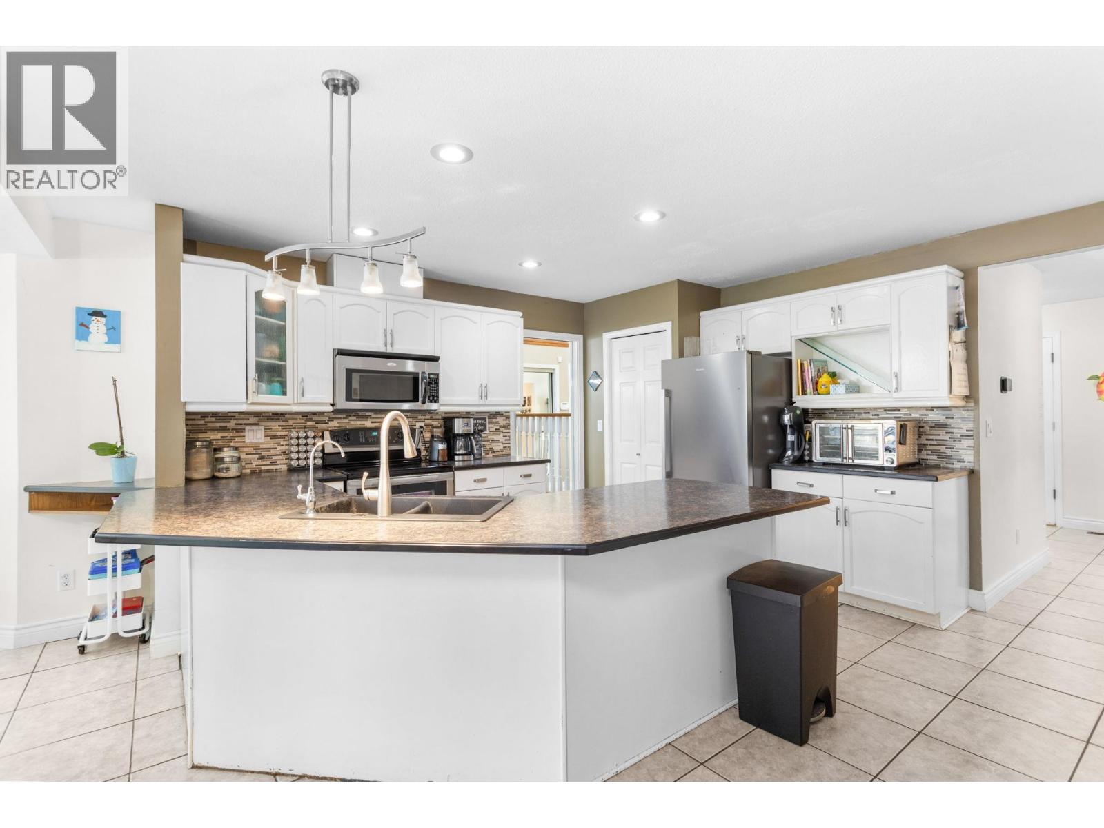 1147 Earls Court, Port Coquitlam, British Columbia  V3C 5N7 - Photo 11 - R3173360