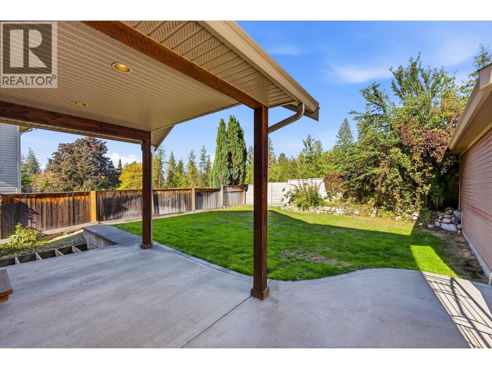 922 Paret Crescent