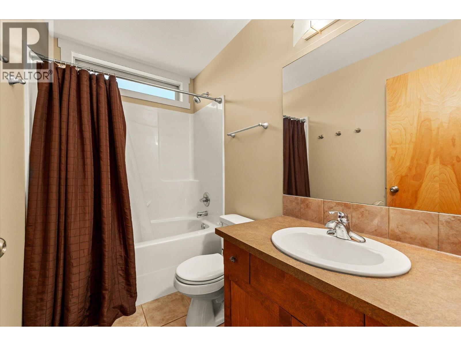 922 Paret Crescent