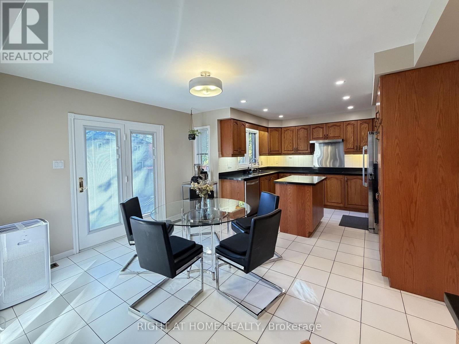 17 Piccadilly Road, Richmond Hill, Ontario L4B 1S5 - Photo 10 - N13842190